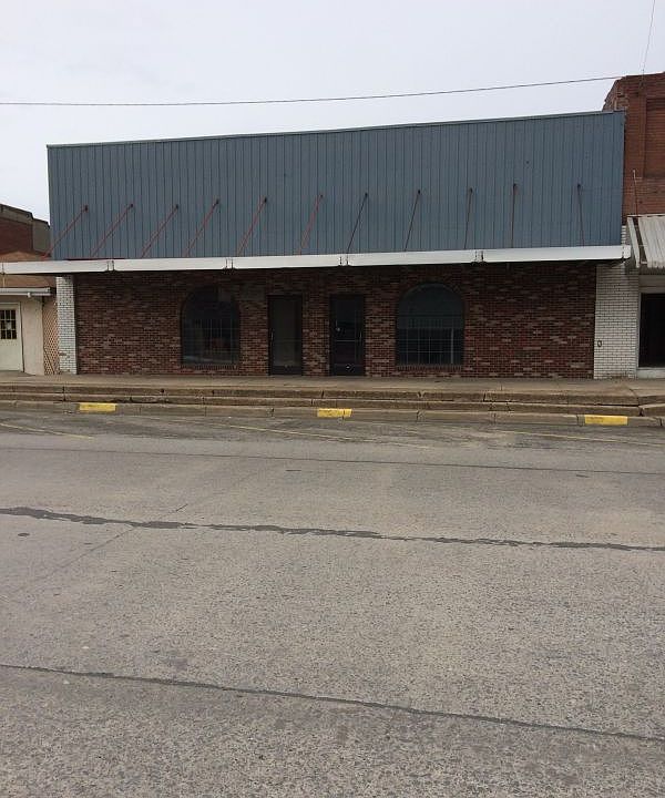 2nd image of 212 W Main St