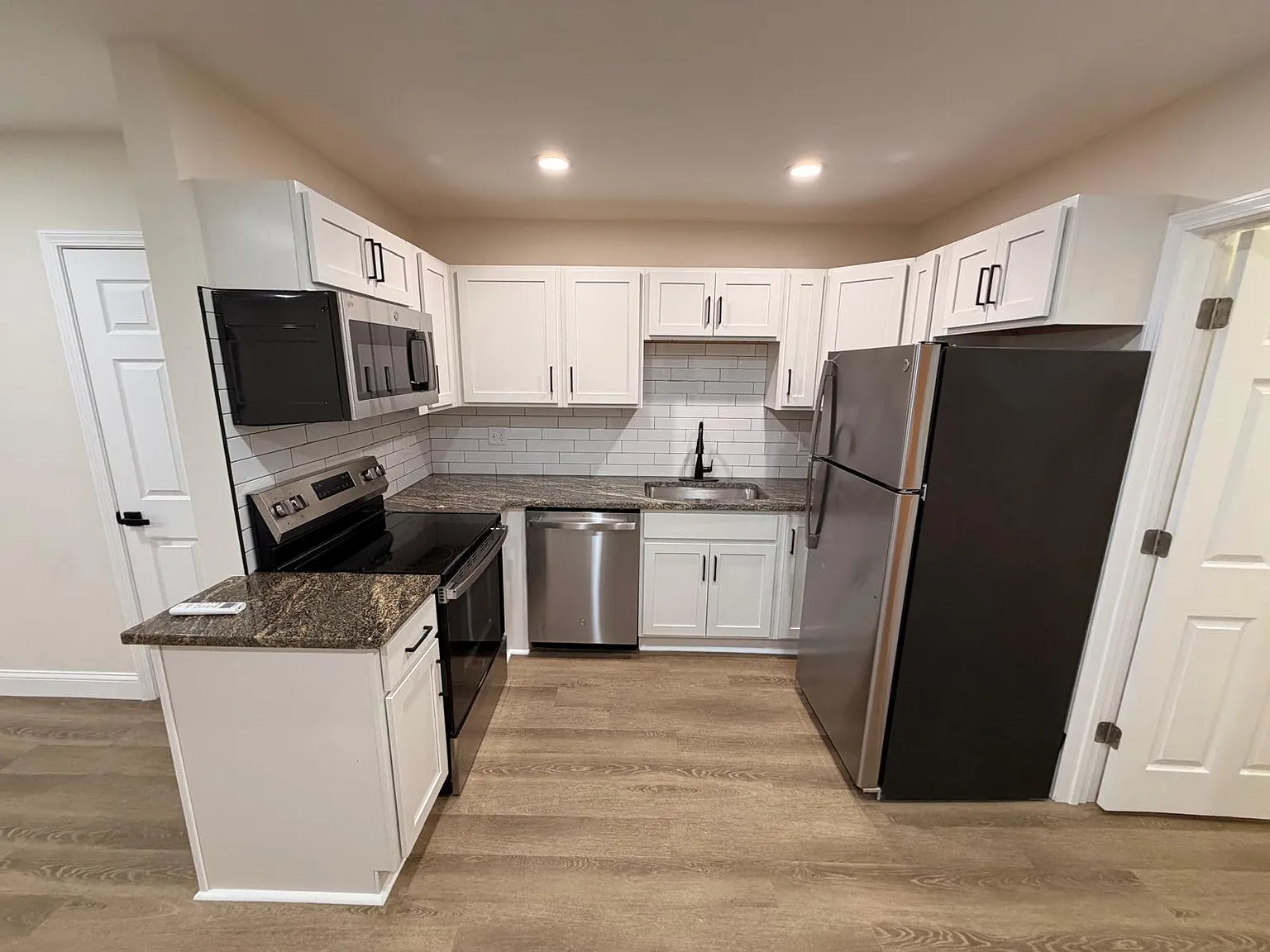 Stunning 1BR/1BA in North avondale!! — Photo 2