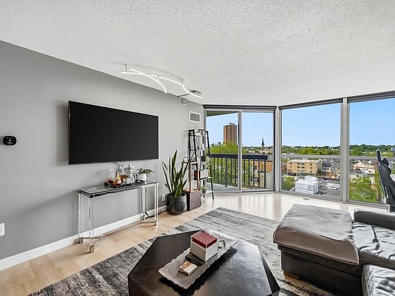 5th image of 1660 N Prospect AVENUE #704
