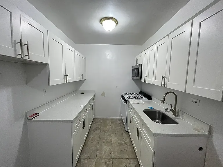 500 W 235th St #4E — Photo 2