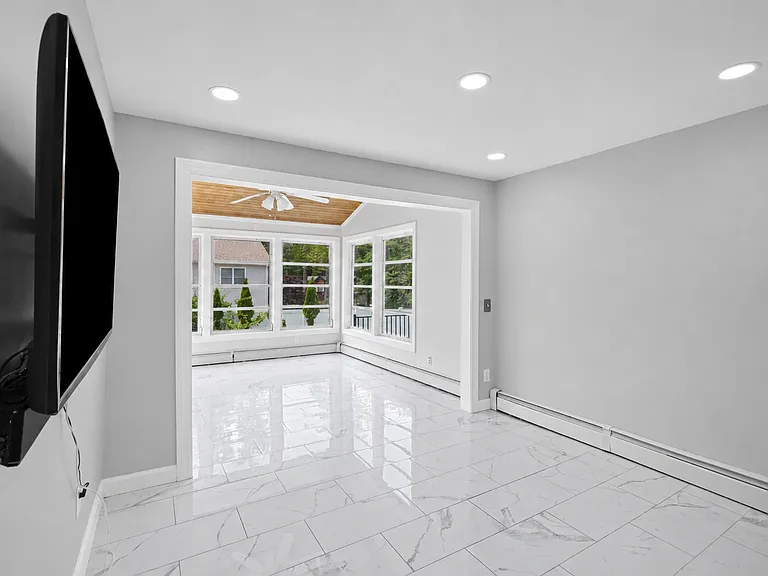 40 Olney Ave — Photo 8