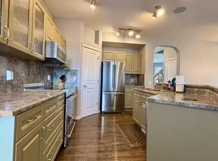 1854 Towne Centre Blvd NW #1A, Edmonton, AB T6R3A2