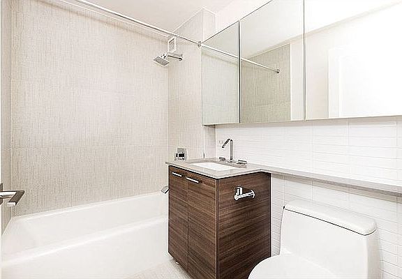 5th image of 240 E 86th St APT 9B