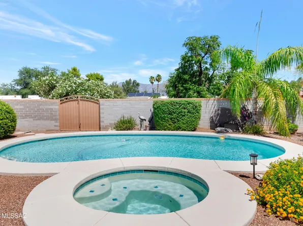 8333 E Camarillo Dr, Tucson, AZ 85730