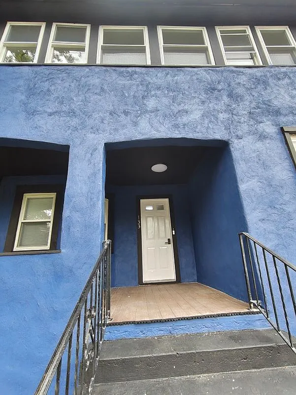 3 bed, 1.0 bath, 3652 sqft, $4,000 — Photo 2