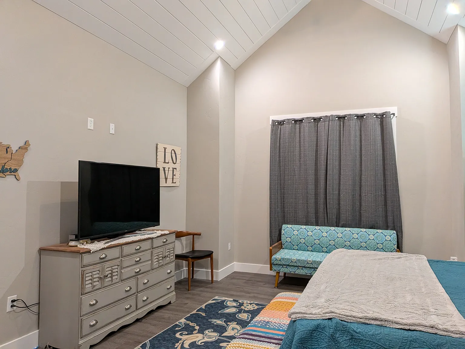 4 bed, 3200 sqft, $3,800 — Photo 2