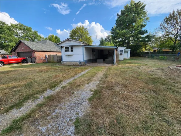 517 E Velma Ave, Springdale, AR 72764