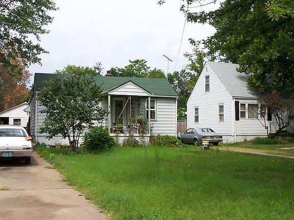 3rd image of 2715 Osgood Ave