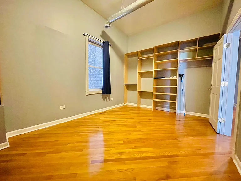 1957 W Henderson St #1 — Photo 5
