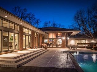 1950 Log Cabin Ln, Saint Louis, MO