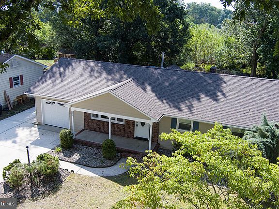 4th image of 632 Becker Dr