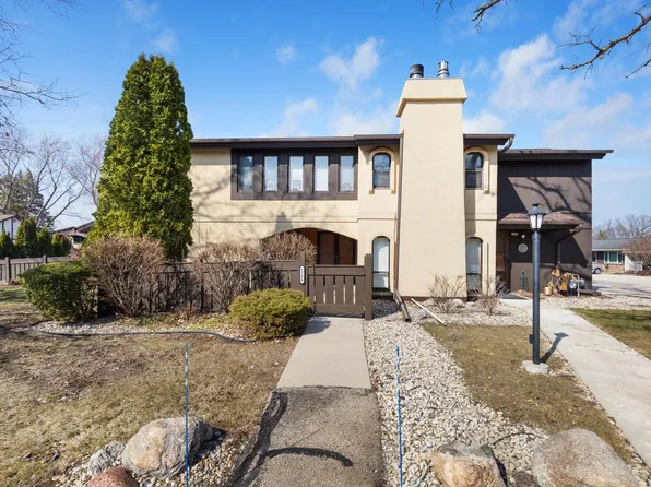 5266 South Somerset LANE, Greenfield, WI 53221