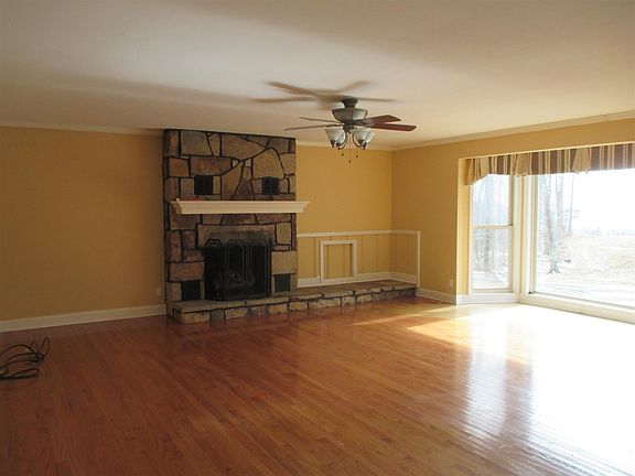 4th image of 708 Oakwood Dr