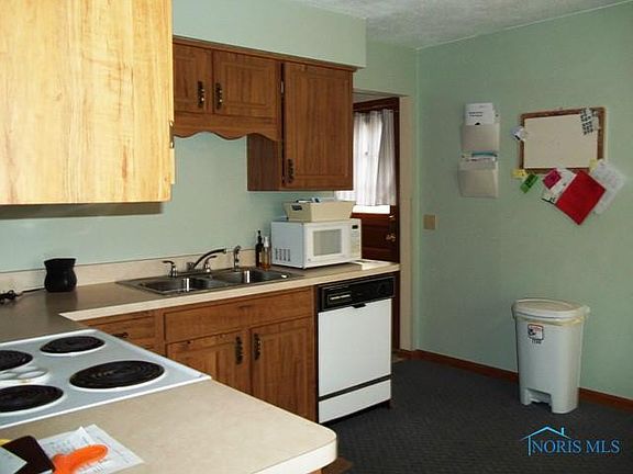 3rd image of 224 E Leroy Ave
