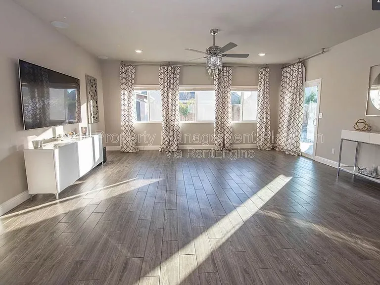 6191 E Fedora Ave — Photo 10