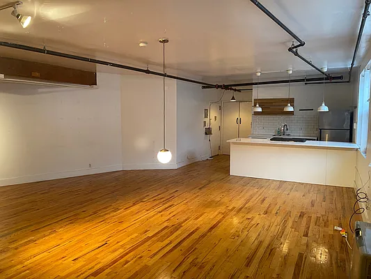 Rented by R New York | media 53