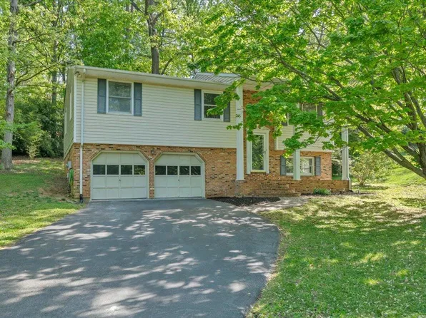 56 Heather Ln, Troutville, VA 24175