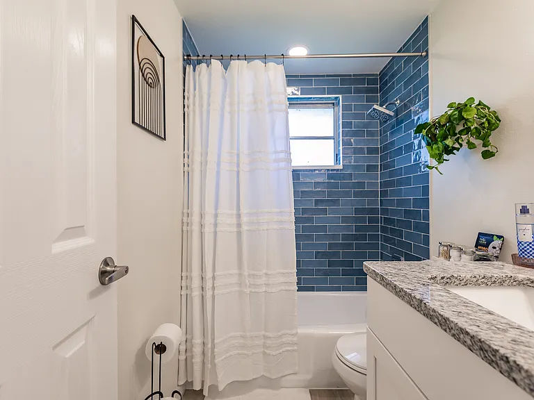 1611 Florence Ave #B — Photo 37
