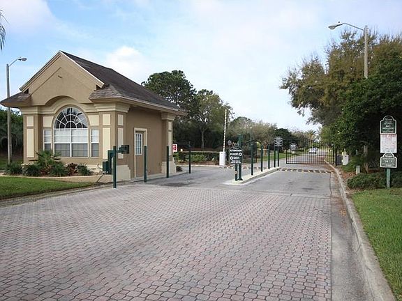 3rd image of 6 Moor Green Ct