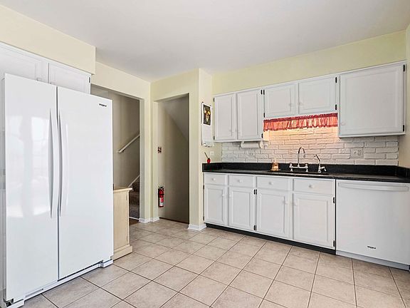4th image of 424 Kenilworth Ave