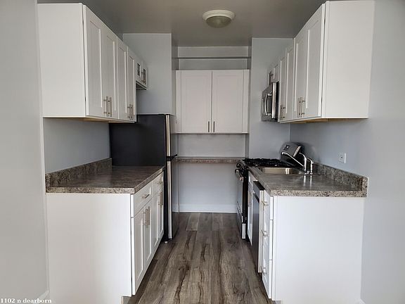 4th image of 1102 N Dearborn St #916