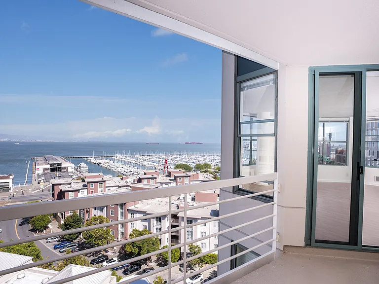 South Beach Marina Apartments — Photo 60