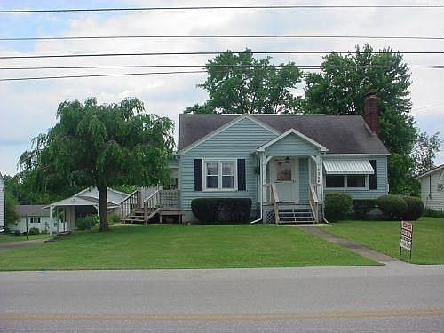 3rd image of 729 E Walnut St