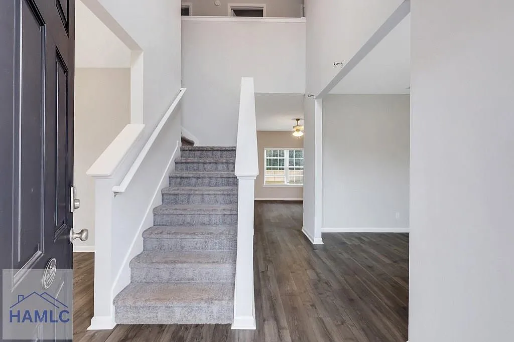 4 bed, 2.5 bath, 2740 sqft, $2,350 — Photo 3