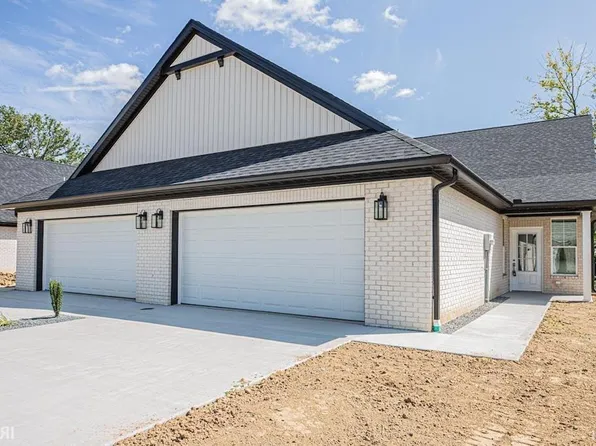 8641 Pebble Creek Dr, Newburgh, IN 47630