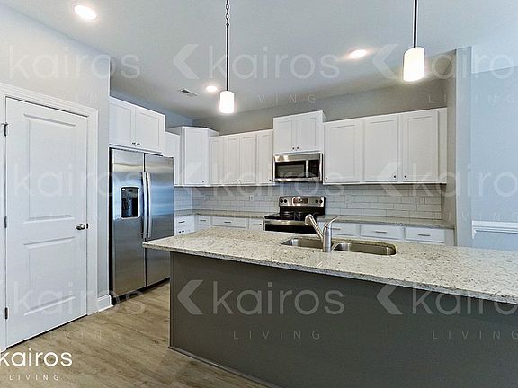 5th image of 3716 Oak Leaf Way #C