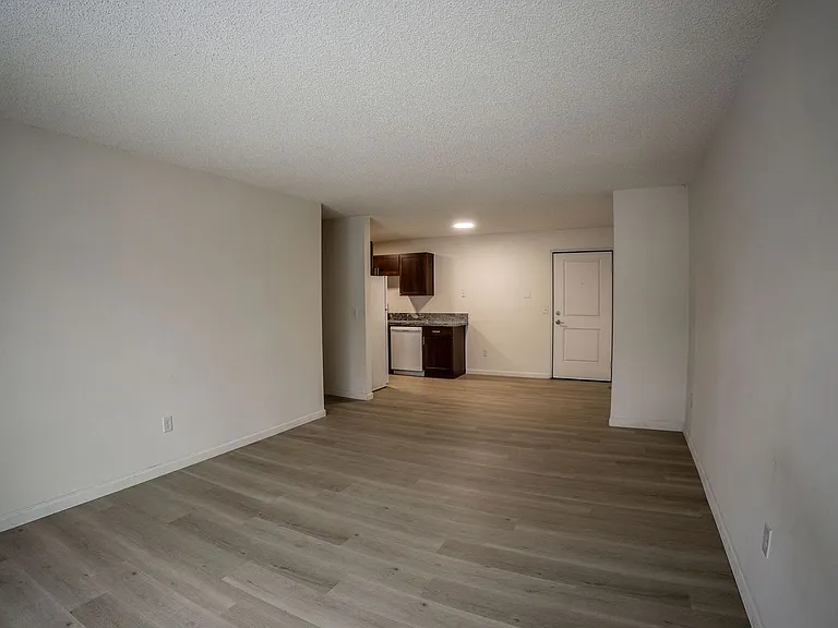 Pointe Apartments — Photo 15