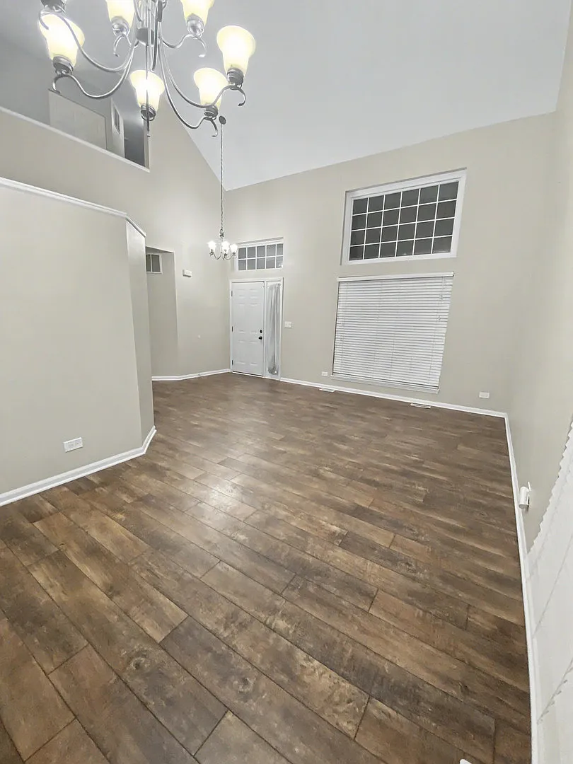 4 bed, 2.5 bath, 1985 sqft, $3,200 — Photo 2