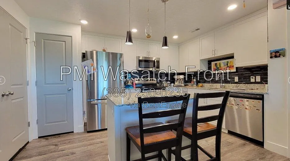 1 bed, 1.0 bath, 755 sqft, $975 — Photo 3