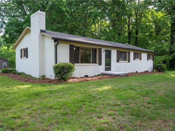 110 N Claybon Dr, Advance, NC 27006