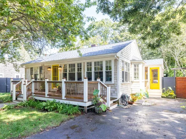 146 Edgartown Rd, Tisbury, MA 02568