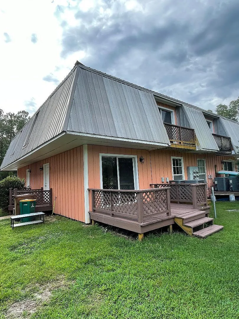 2 bed, 1.5 bath, 1100 sqft, $1,250 — Photo 1