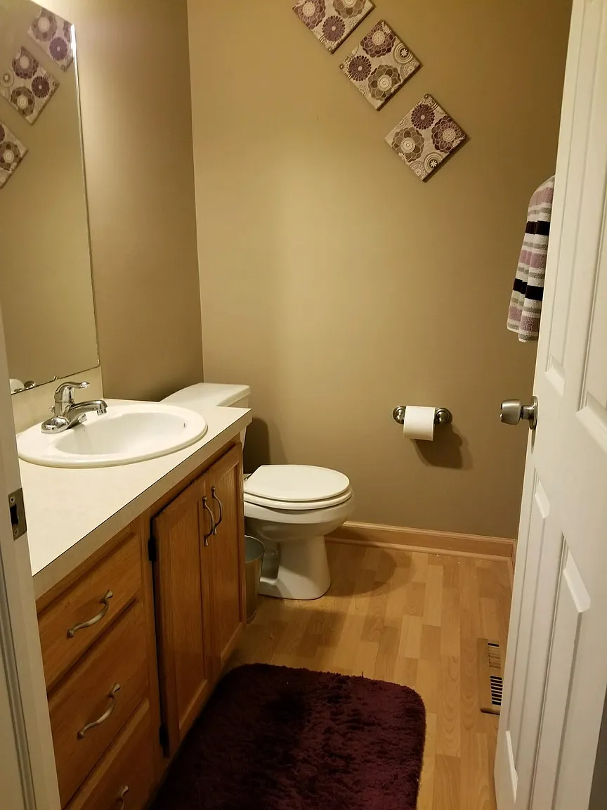572 Topaz Ln photo 1