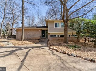 6 Lakeside Overlook, Rockville, MD 20850