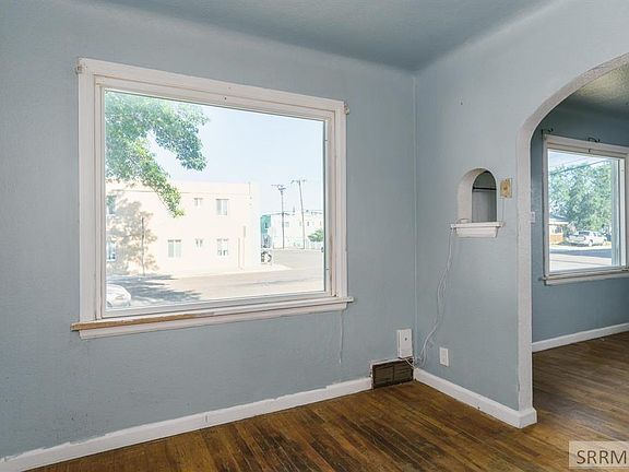 5th image of 396 Pershing Ave