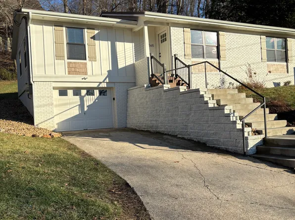 565 Crum Dr, Lake Junaluska, NC