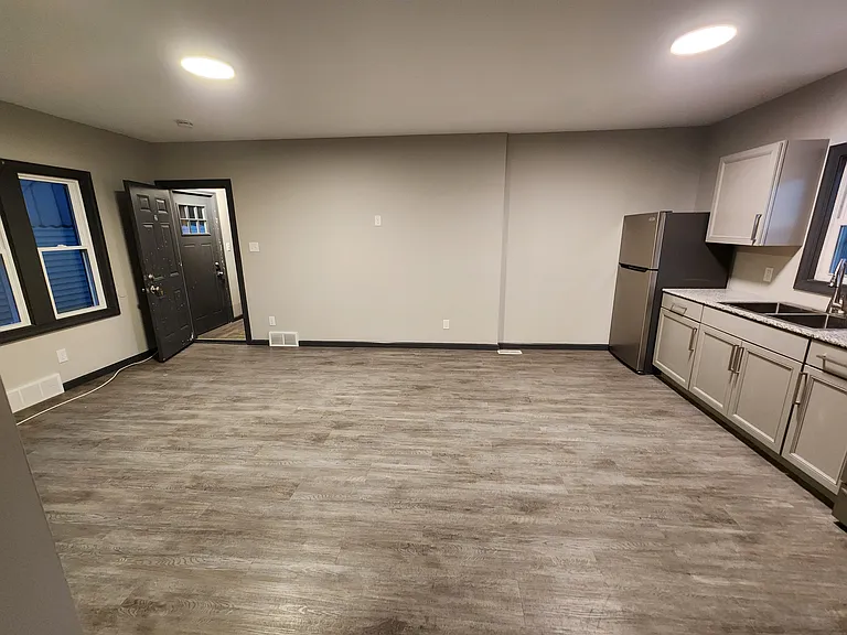 28 Cooke St #2 — Photo 6