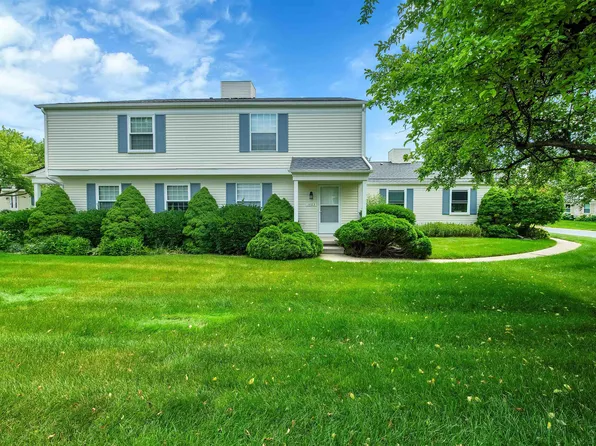 1483 Harbor Dr, Walled Lake, MI 48390