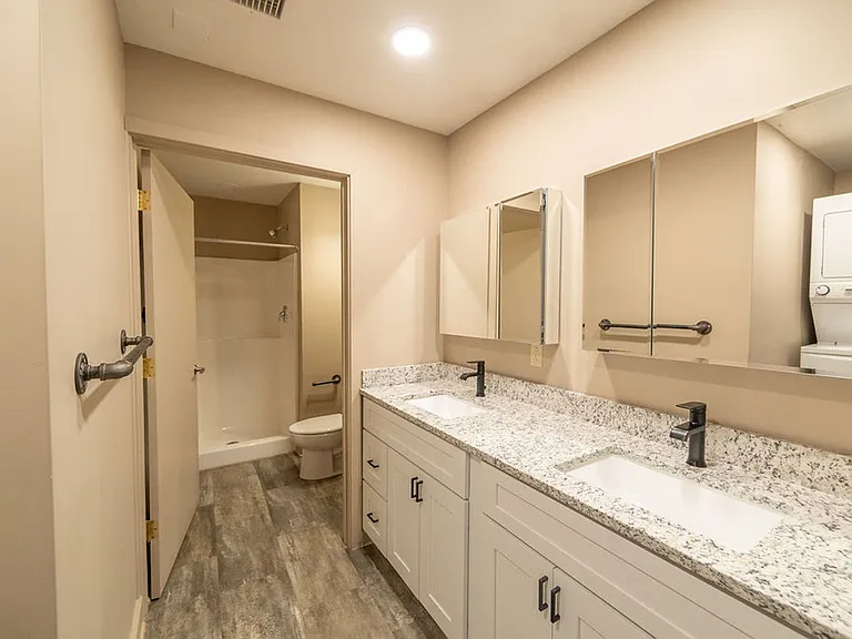 2320 Lofts — Photo 4