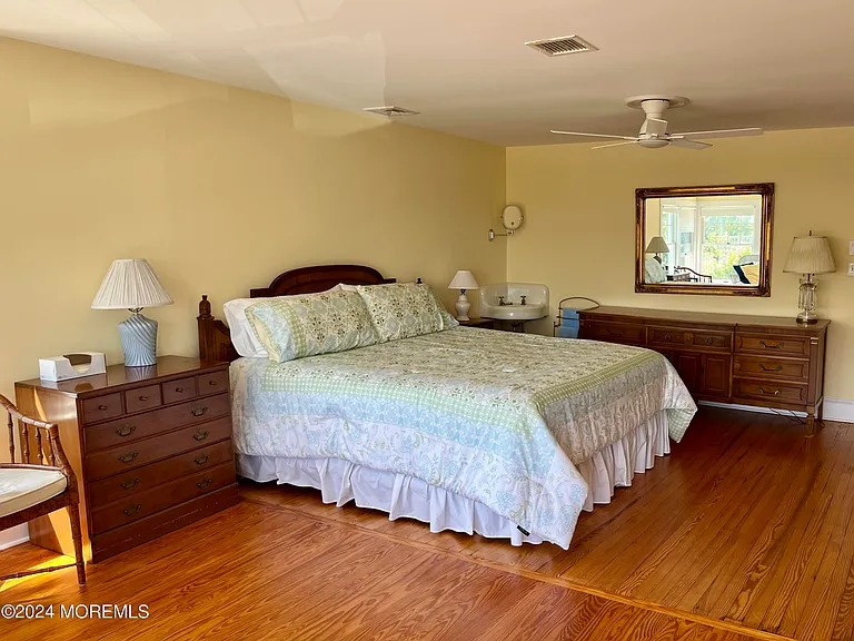 724 East Ave — Photo 11