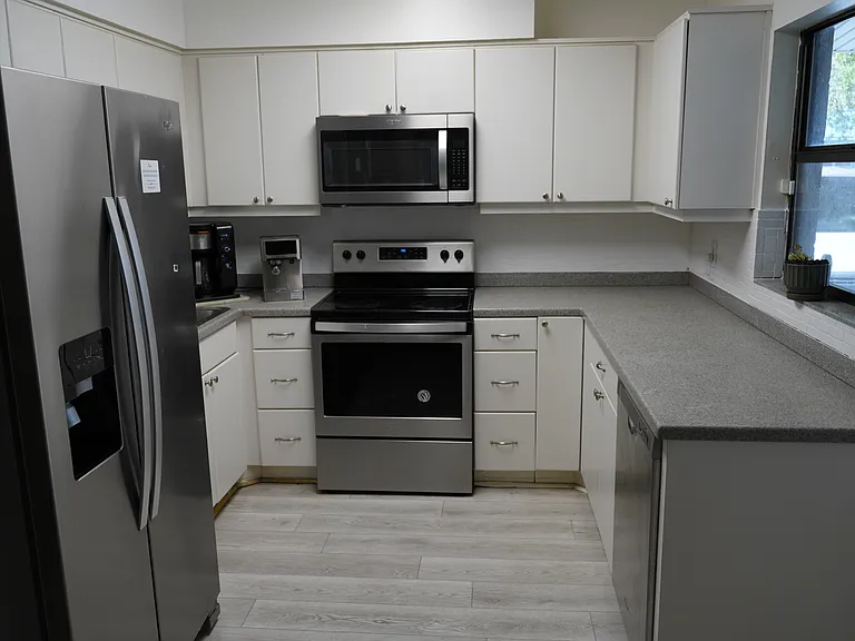 805 W Country Club Dr — Photo 7
