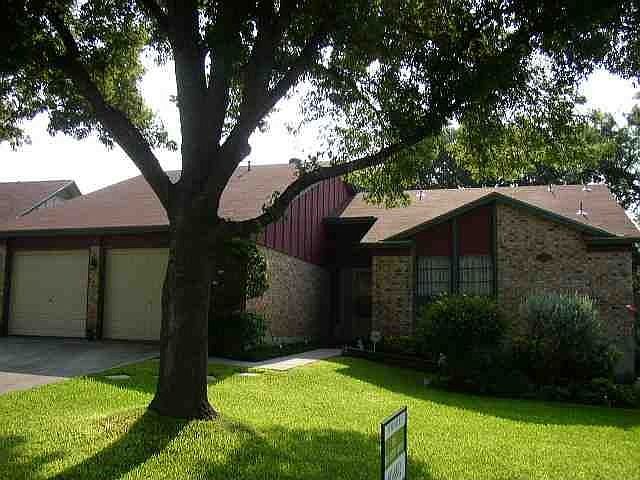 front of house w/2car garage