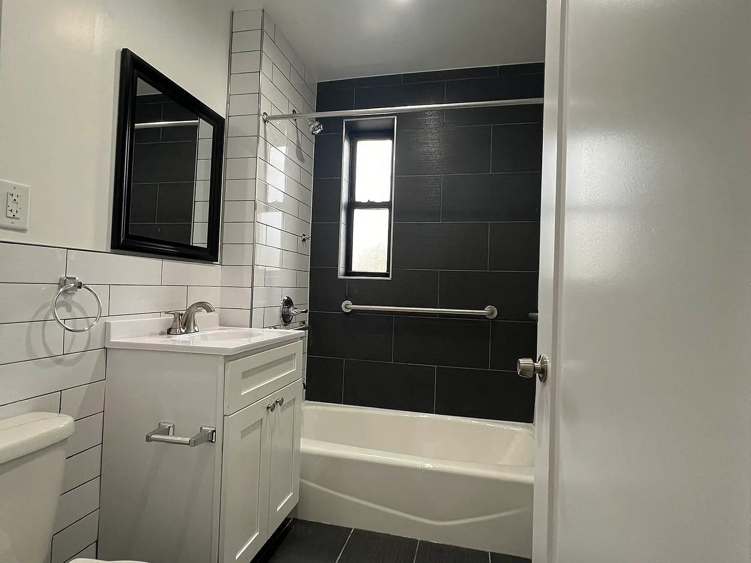 1072 Woodcrest Avenue — Photo 4