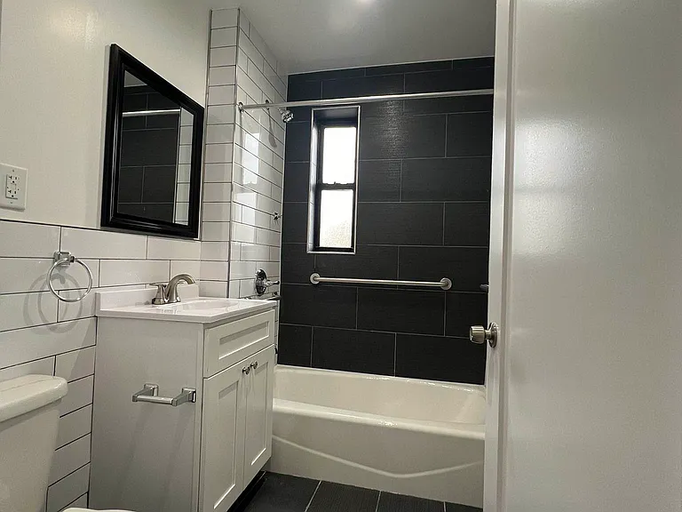 831 Bartholdi St #4D — Photo 7