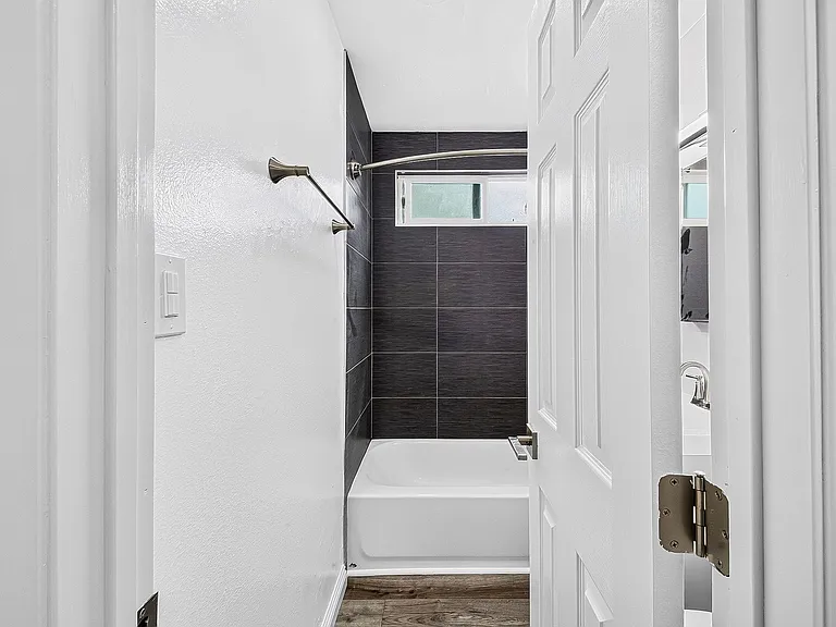 1431 Obispo Avenue — Photo 10