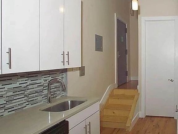 3rd image of 257 Cooper St APT 1B